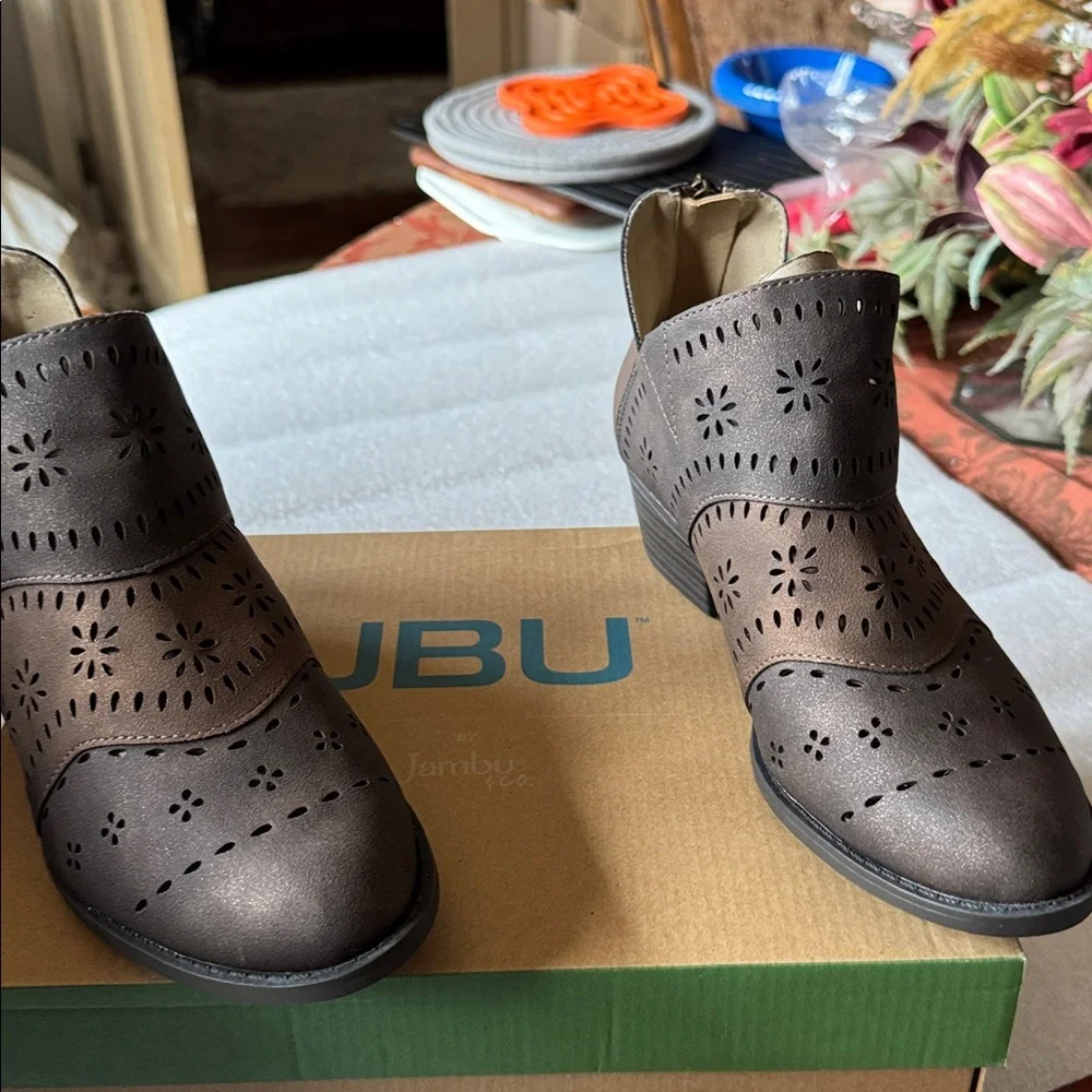 New Never Worn Jambu Dark Brown Cutout Ankle Booties - Picture 8 of 8